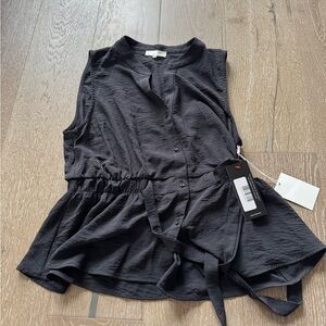 Daily Look Rielle Black Sleeveless Button-Up Top